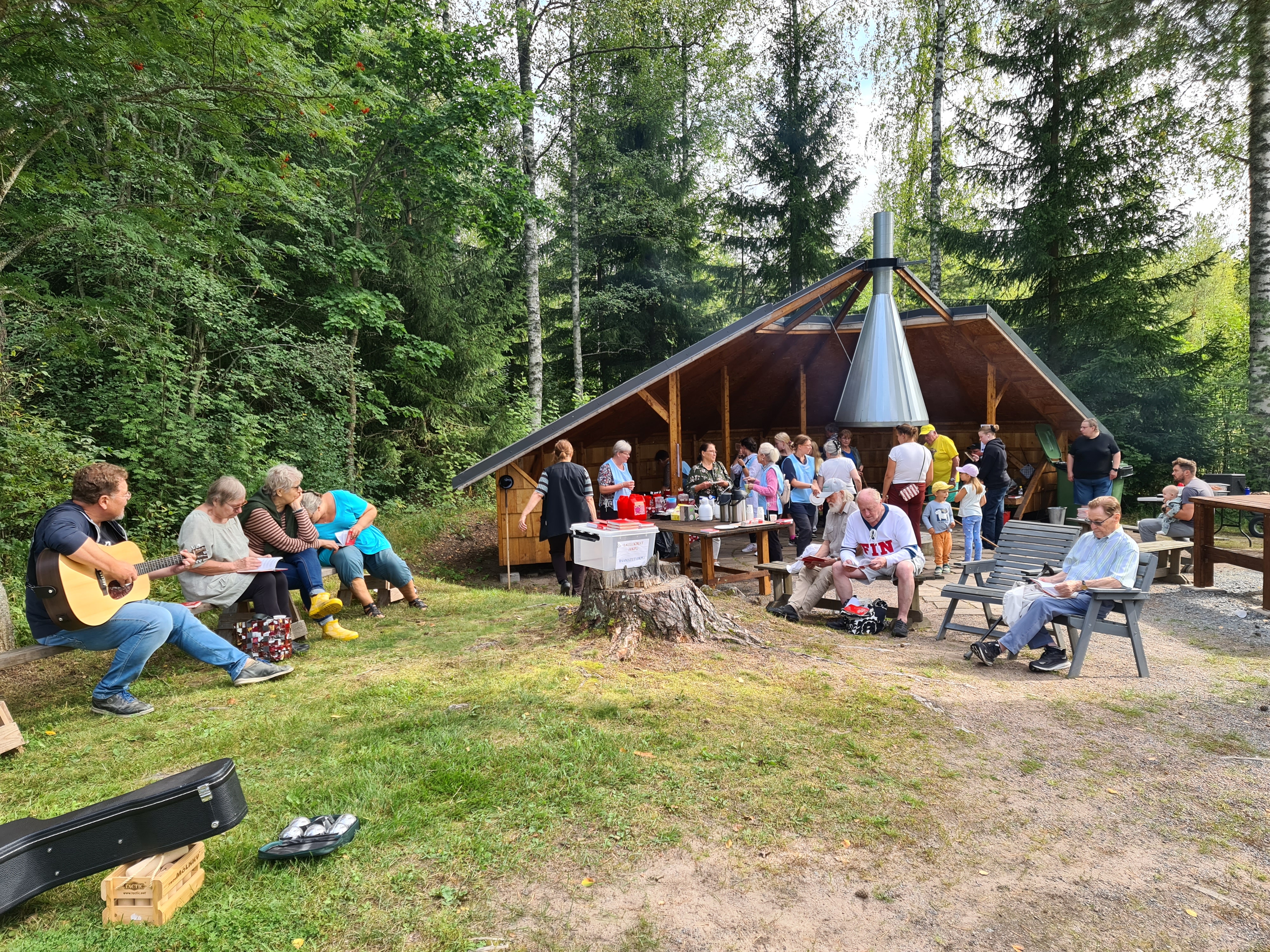 Kesäpäivän viettäjiä elokuussa 2025