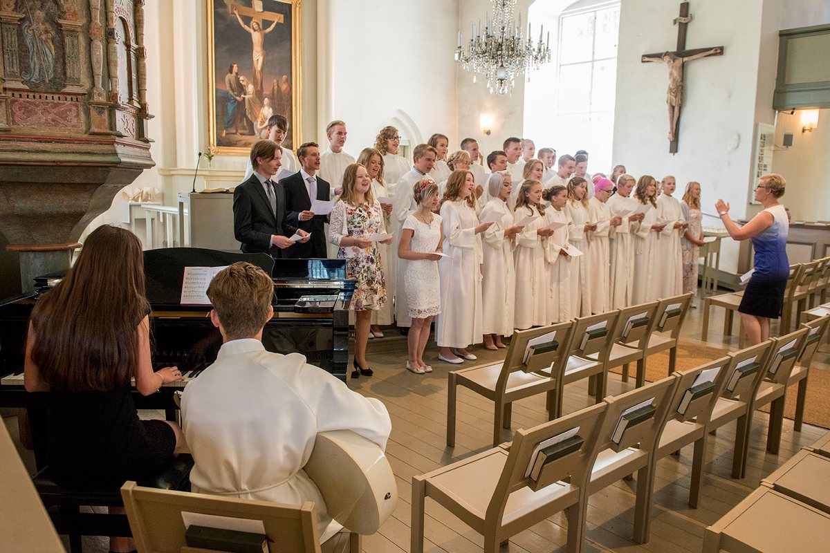 Konfirmaatio Pyhän Laurin kirkossa heinäkuussa 2016.