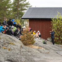 Avaa kuva isommaksi Työskentelyhetki pienessä sateessa maanantaina aamulla 02.07.