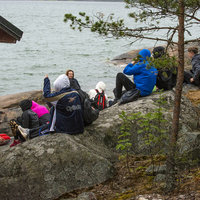 Avaa kuva isommaksi Työskentelyhetki pienessä sateessa maanantaina aamulla 02.07.