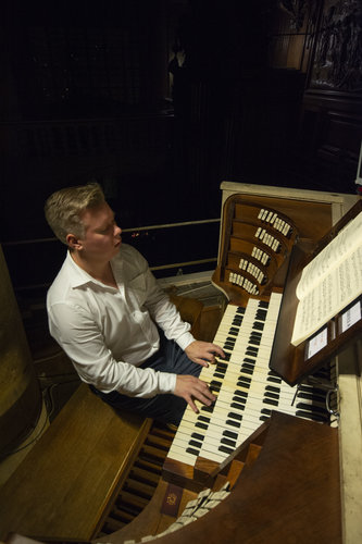 Pétur Sakari konsertoi 29.8. Pyhän Laurin kirkossa