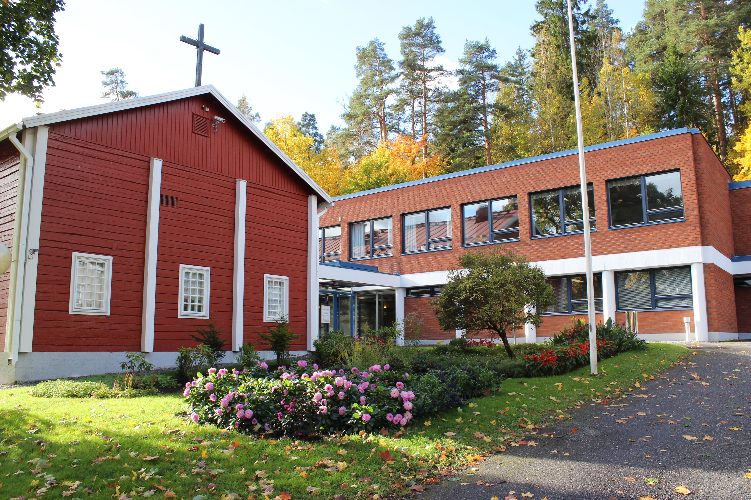 Tervakosken kirkko kesäisenä päivänä