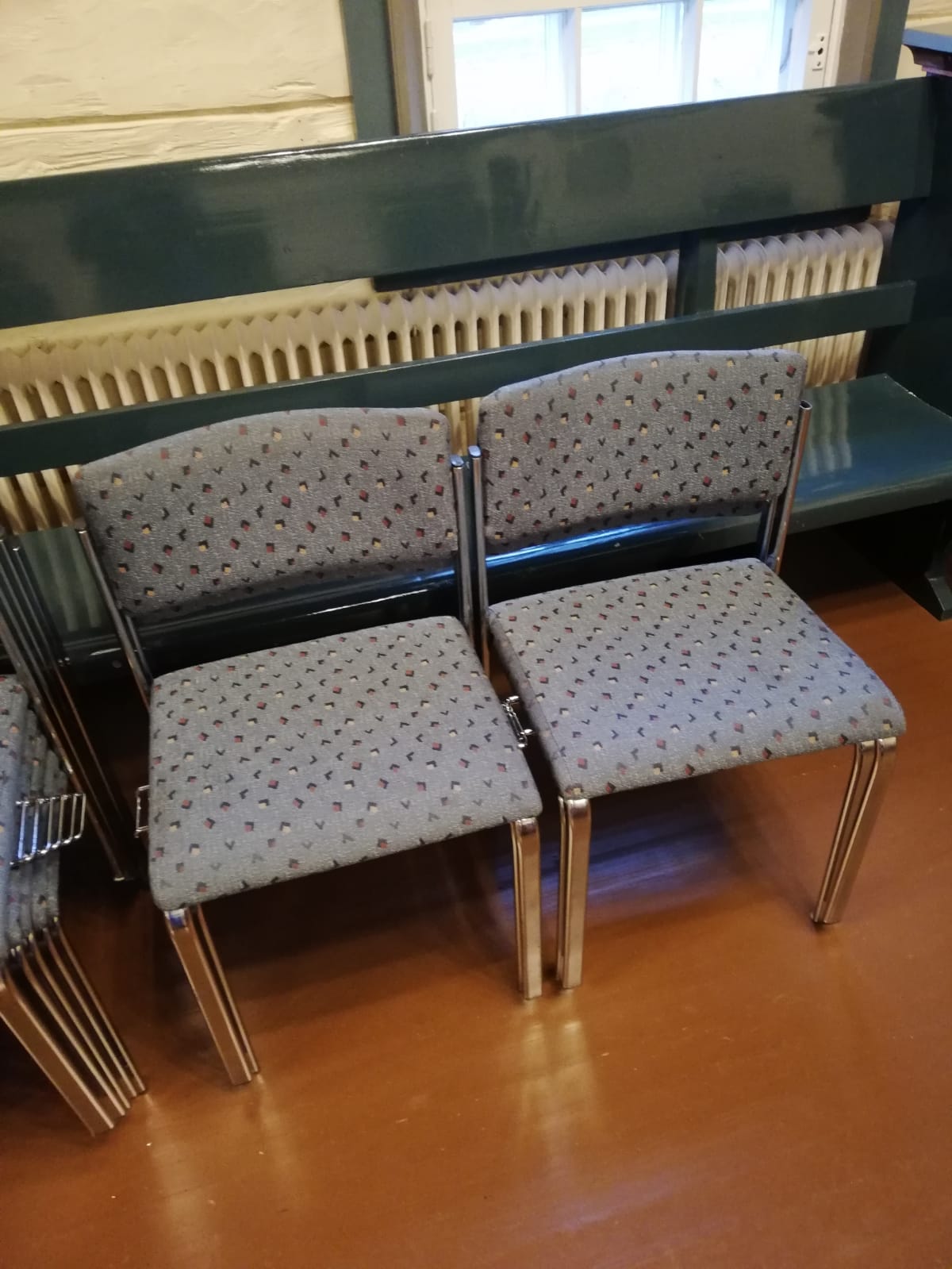 kuva myynnissä olevista tuoleista